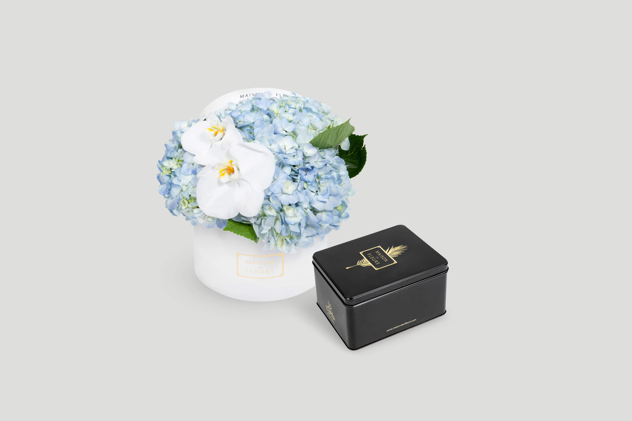 Luxury Fresh Flowers and Orchid in a Box