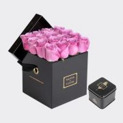 A gift set of purple roses in a square 15 cm black box, with a small Medjool dates box.
